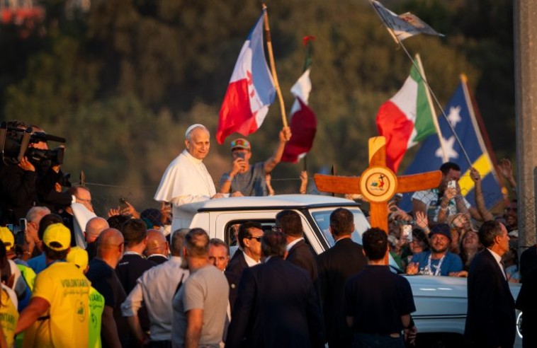 Leone XIV: veglia a Tor Vergata, “il mondo ha bisogno di testimoni di giustizia e di pace”